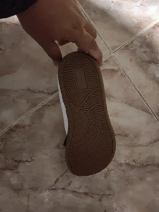 Zapatos Hobbie Bear blancos y grises