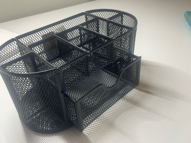 Organizador de escritorio de metal negro