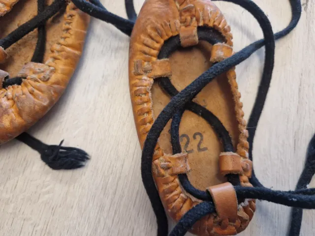 Abarcas de piel talla 22