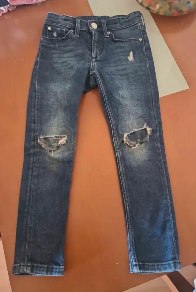 Vaqueros niña rotos H&M