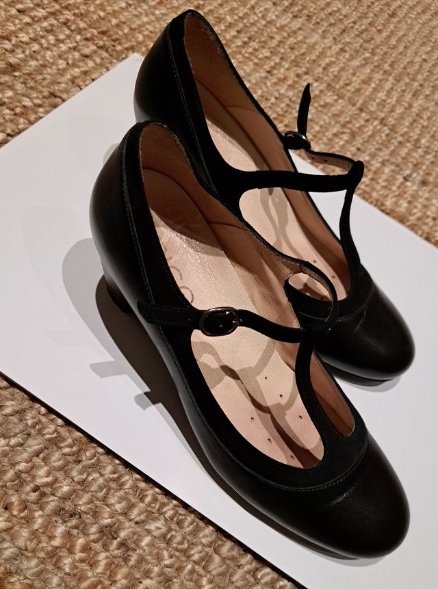 Zapatos de piel negra tacón T.38