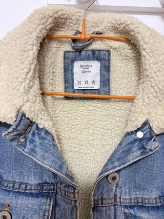 Chaqueta tejana Bershka forrada Talla XS