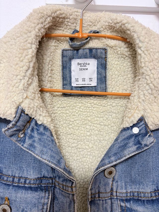 Chaqueta tejana Bershka forrada Talla XS