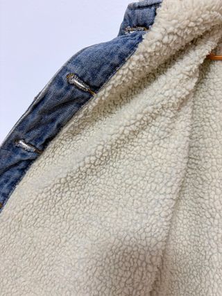 Chaqueta tejana Bershka forrada Talla XS