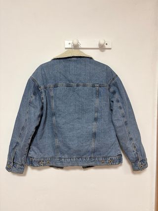 Chaqueta tejana Bershka forrada Talla XS