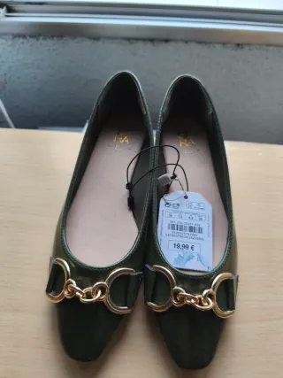 Manoletinas Sfera Verde con Detalle Dorado