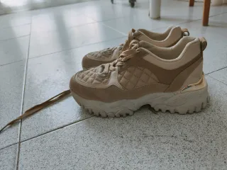 Zapatillas Beige y Doradas Mujer