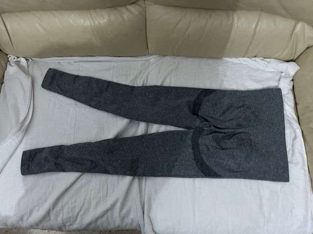 Pantalón deportivo Shein push up gris talla S