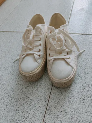 Zapatillas mujer beige y blancas