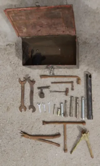 Lote Caja Herramientas y Llaves Antiguas