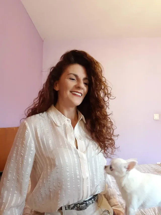 Camisa salmón muy claro con rayas verticales