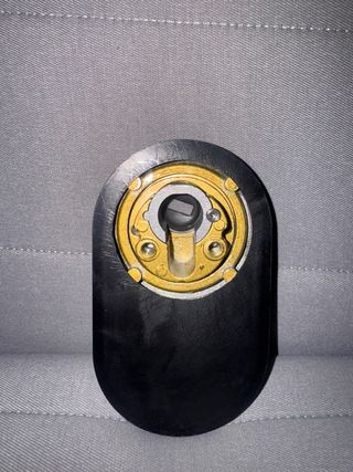 cerradura de puerta dorado