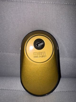 cerradura de puerta dorado