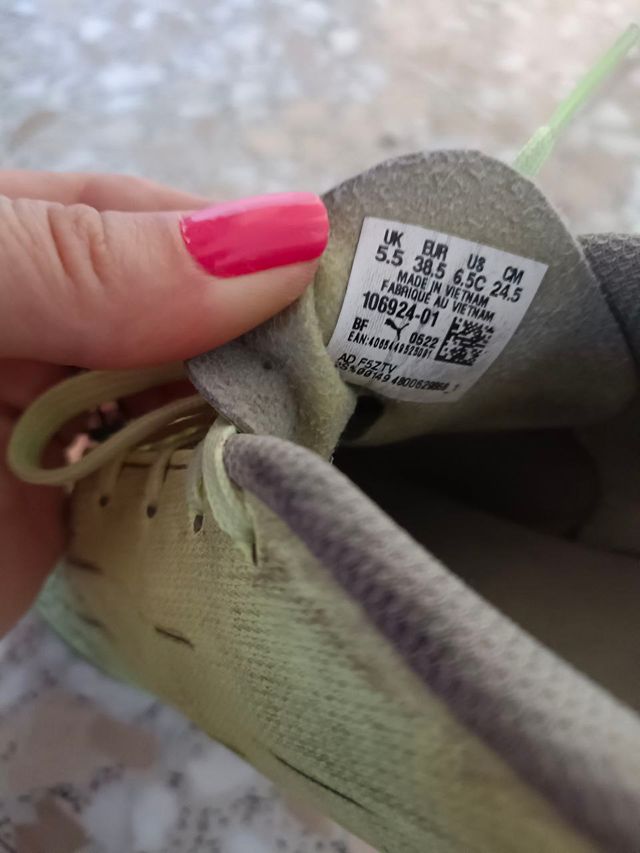 Botas de fútbol Puma verdes y negras