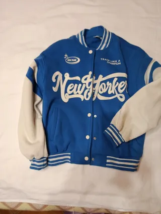 Giubbotto bomber blu e bianco