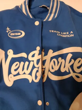 Giubbotto bomber blu e bianco