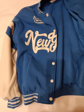 Giubbotto bomber blu e bianco