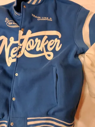 Giubbotto bomber blu e bianco