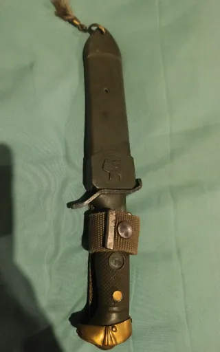 Cuchillo de caza con funda