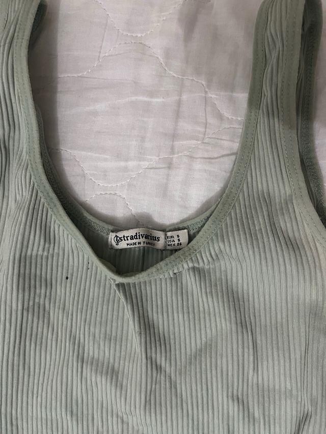 Top tirantes canalé Stradivarius verde