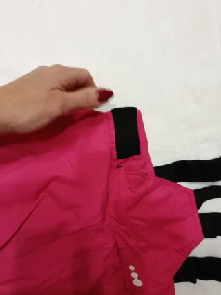 Pantaloni sci fucsia con bretelle