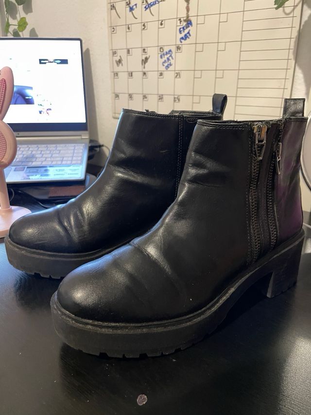 Botas Bershka Talla 39 Negras