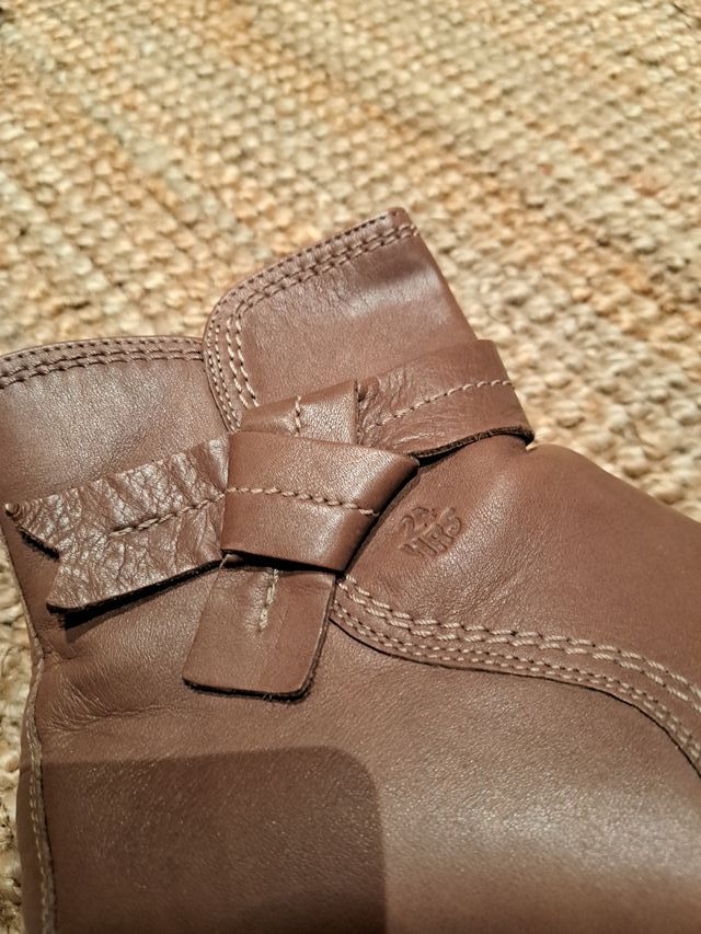 Botines de piel beige talla 38