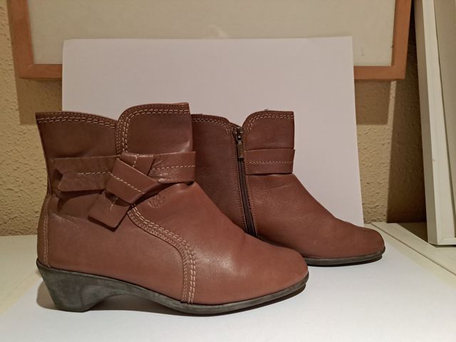 Botines de piel beige talla 38