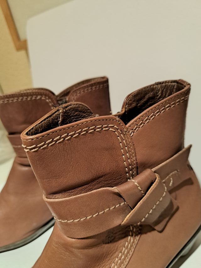 Botines de piel beige talla 38
