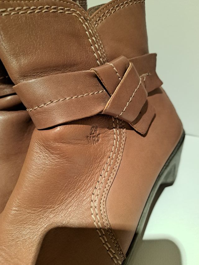 Botines de piel beige talla 38