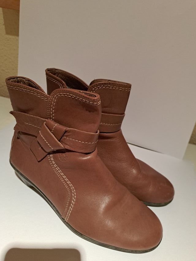 Botines de piel beige talla 38