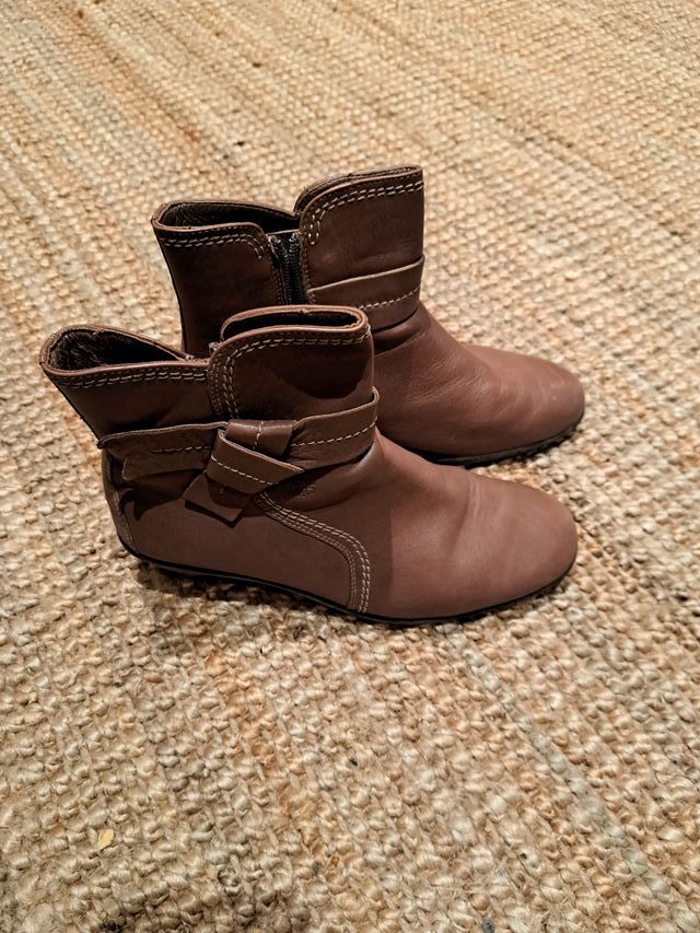 Botines de piel beige talla 38