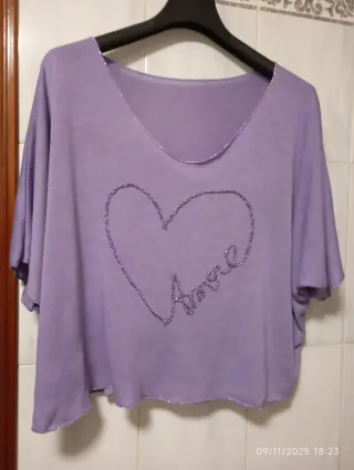 Jersey malva con corazón y brillo