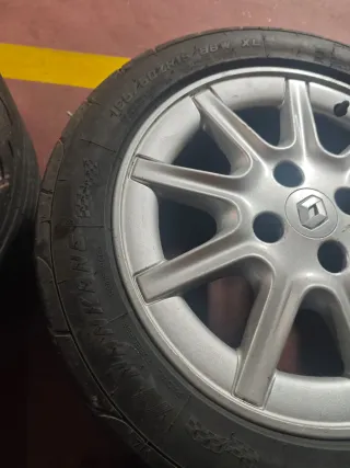 Llantas Renault R15 con neumáticos semislicks