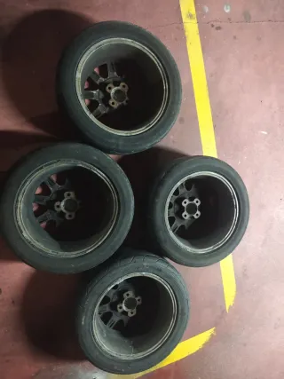 Llantas Renault R15 con neumáticos semislicks