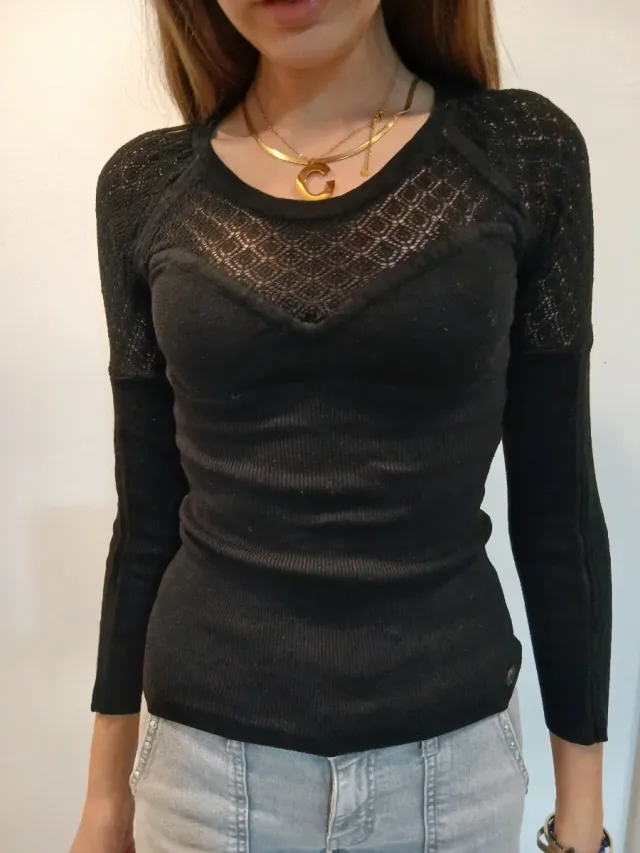 Camiseta negra de manga larga