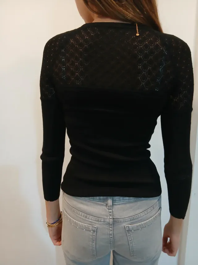 Camiseta negra de manga larga