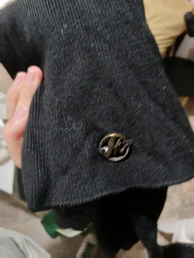 Camiseta negra de manga larga