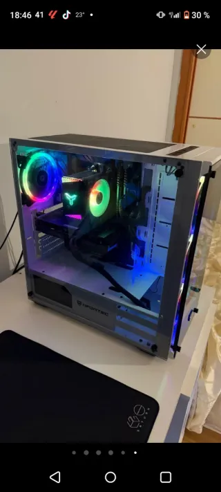PC Gamer con luces RGB