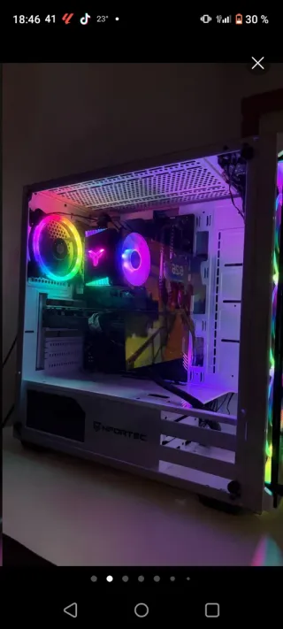 PC Gamer con luces RGB