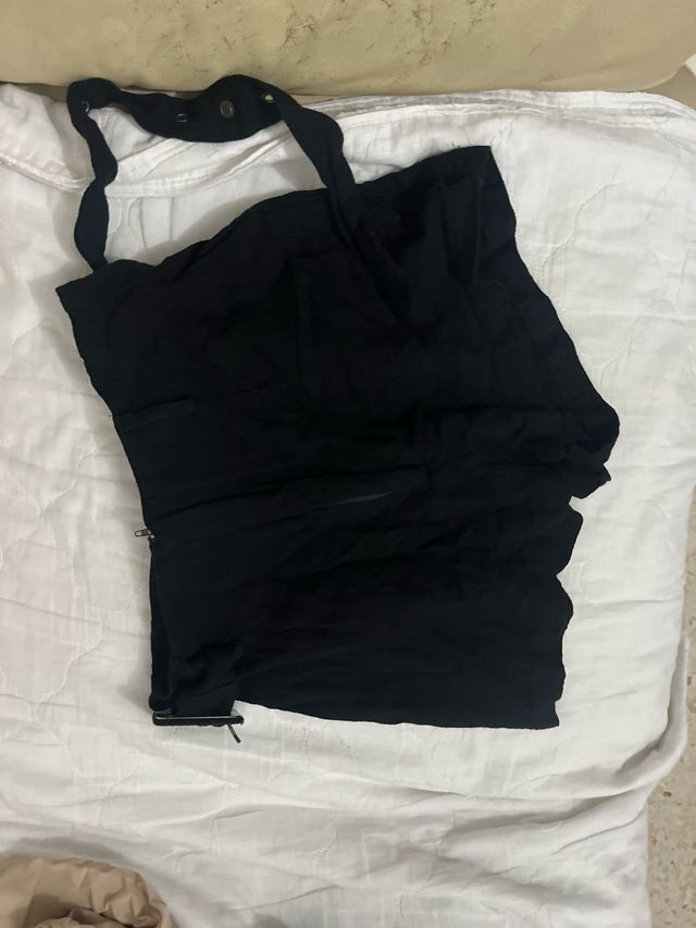 Pantalón corto negro con cinturón