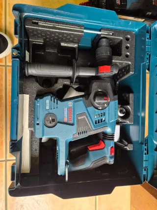 Taladro Percutor Bosch 18V-28 CF