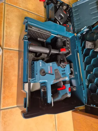 Taladro Percutor Bosch 18V-28 CF