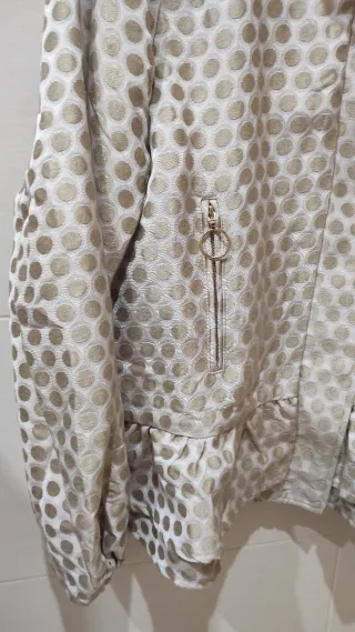 Cazadora mujer beige y dorada talla L