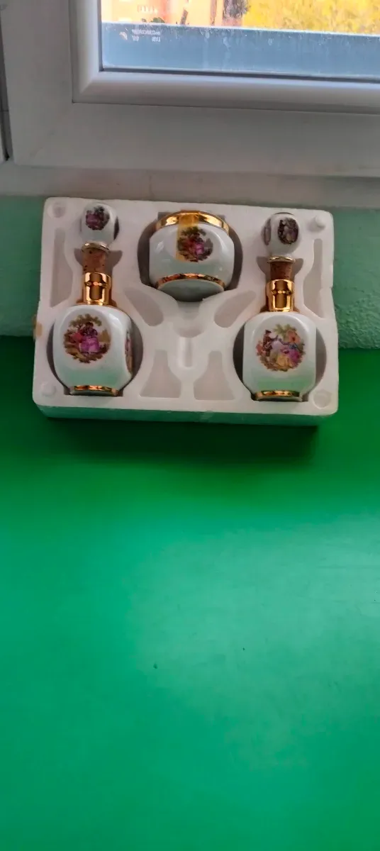 Juego tocador porcelana floral dorado
