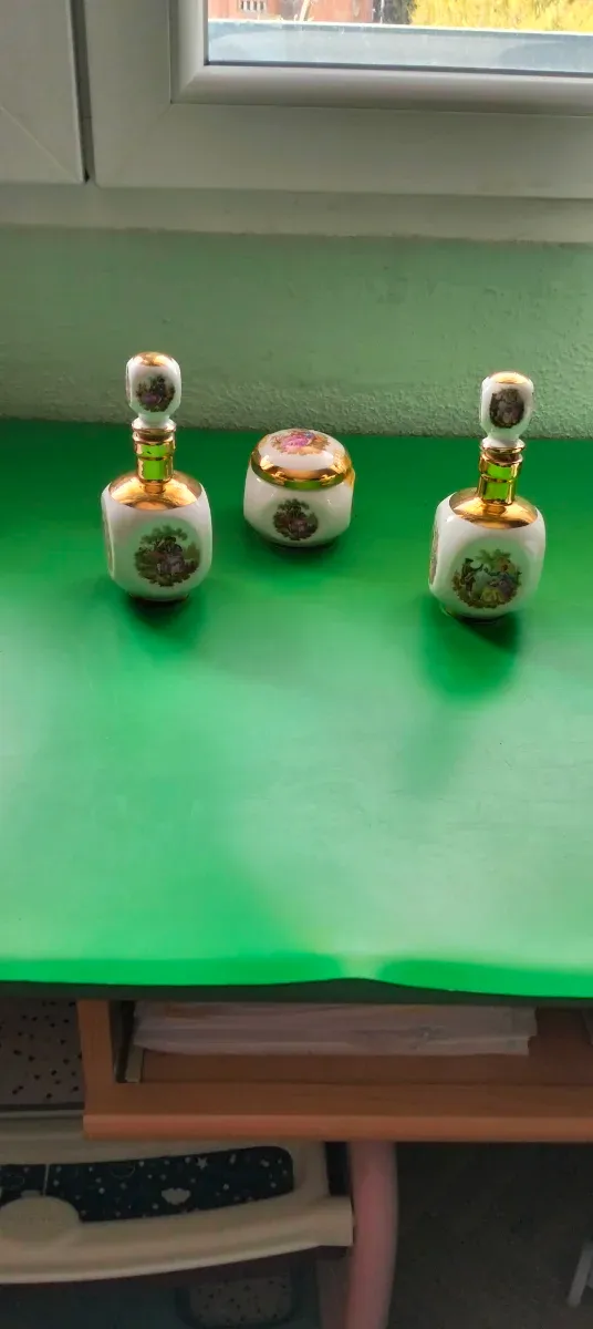 Juego tocador porcelana floral dorado