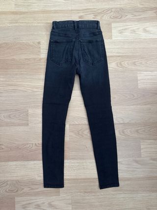 Pantalón pitillo negro Pull&Bear