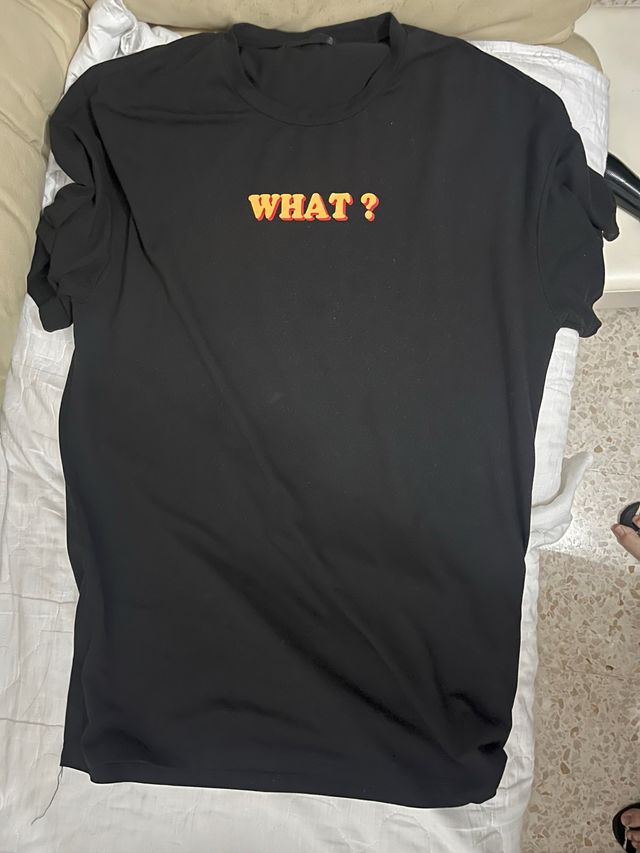 Camiseta negra WHAT? Talla S