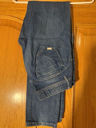 Vaqueros azules corte recto