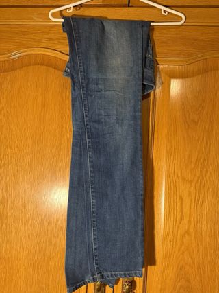 Vaqueros azules corte recto